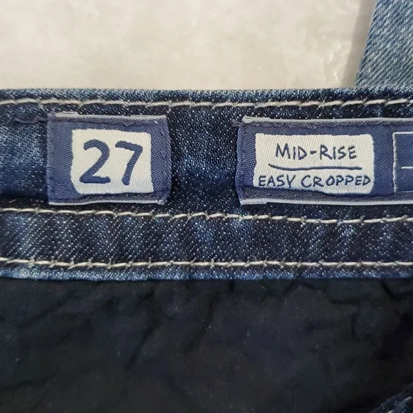 Women's Miss Me Crop Blue Jeans - Picture 8 of 11
